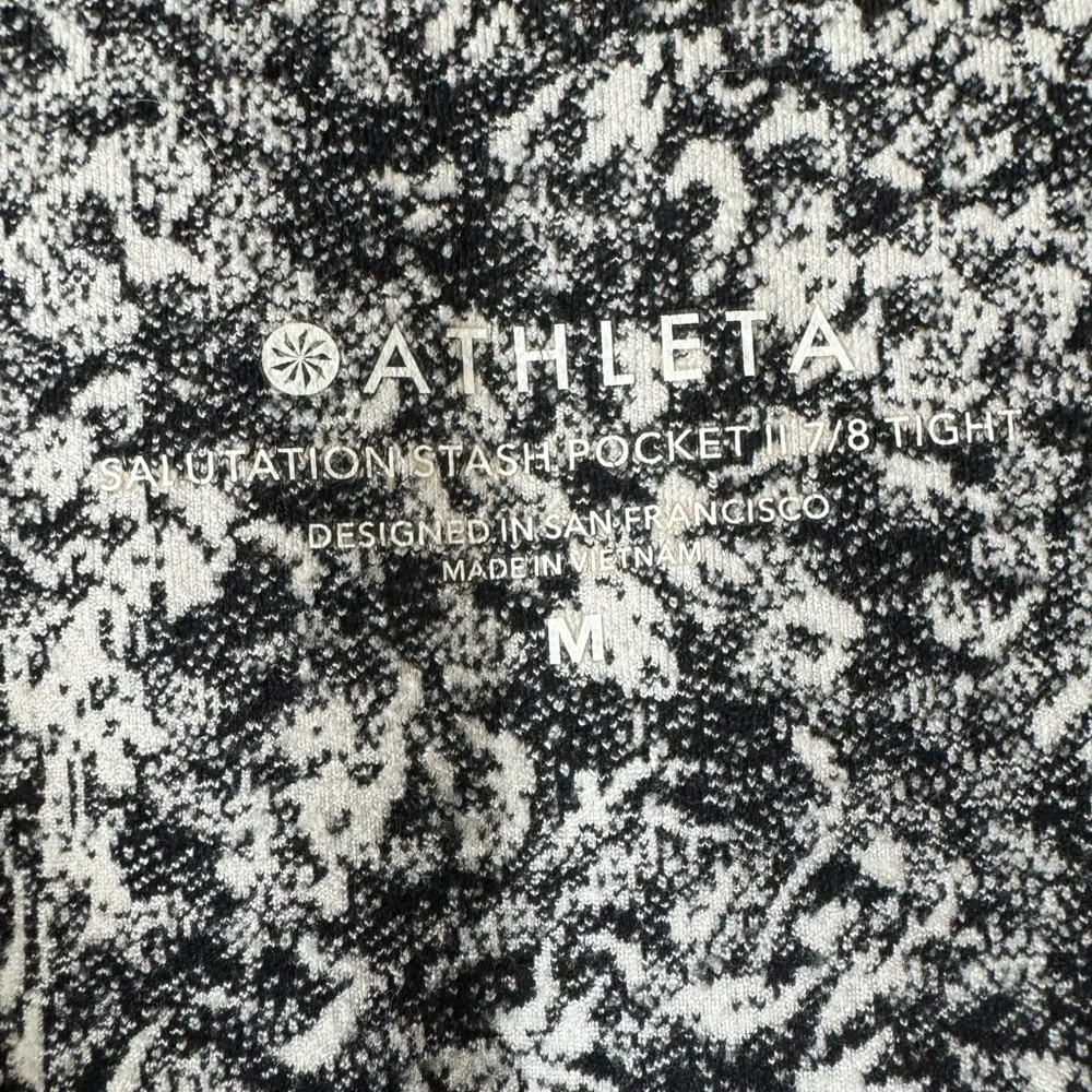 Athleta salutation stash pocket II 7/8 tight leggings size M - Picture 6 of 11